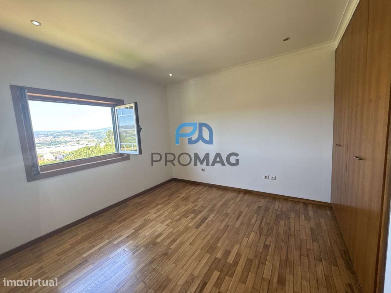 Espaço, luz e conforto em MORADIA T5 - AMARANTE-27