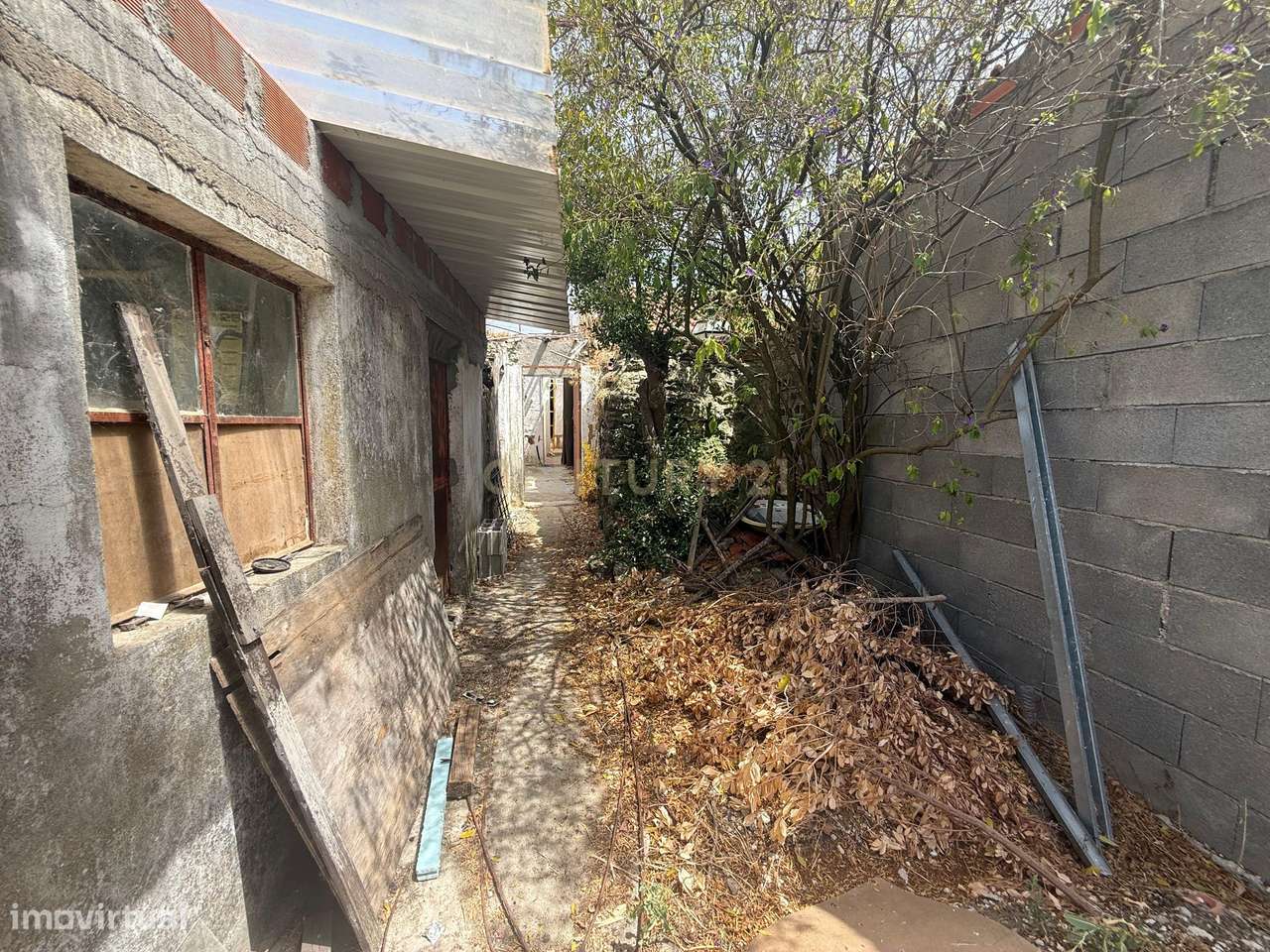 TORRES NOVAS-IMÓVEL PARA RECUPERAÇÃO COM TERRENO E ARRECADAÇÃO | ASSEN-24