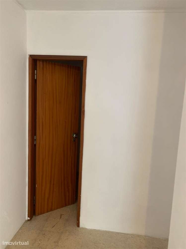 Garagem para arrendar com 14 m² em Mem- Martims Garagem para arrendame - Grande imagem: 5/11