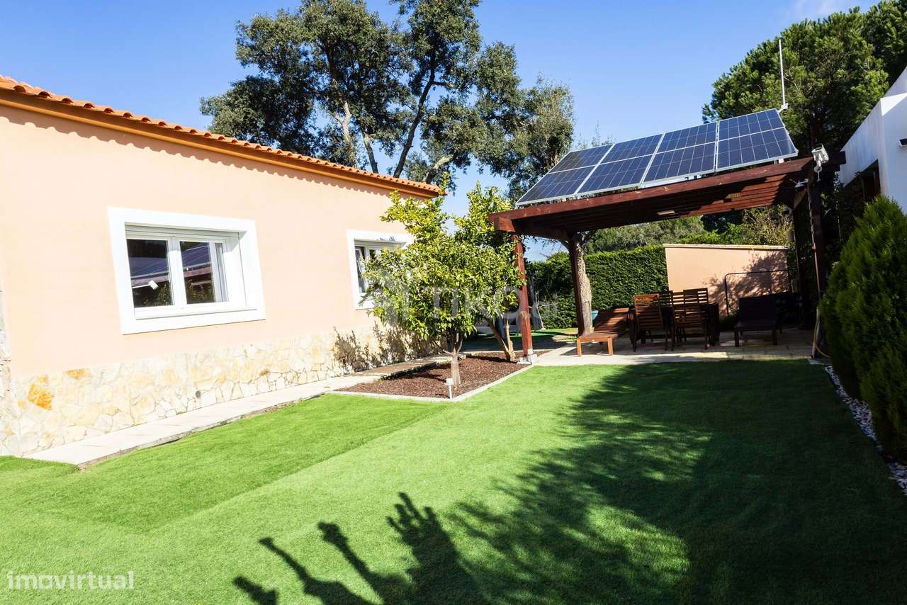 MORADIA T4 218M² EM TERRENO 1.044M² COM PISCINA EM CONDOMÍNIO GOLFE SA-53