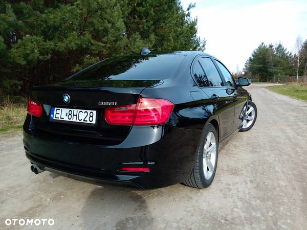 BMW Seria 3 328i - 12