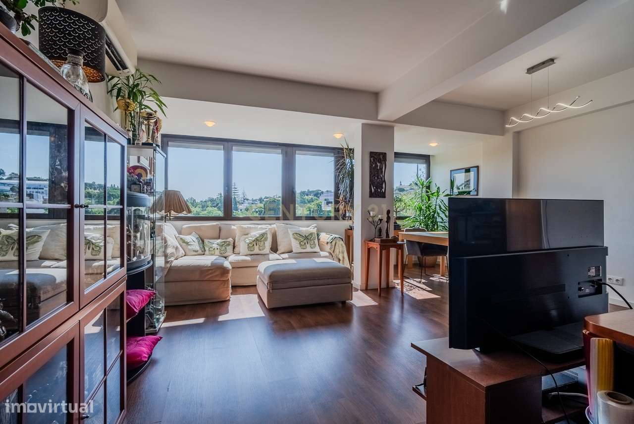 Apartamento T2 Renovado na Prestigiada Rua dos Jerónimos – Coração de - Grande imagem: 1/42