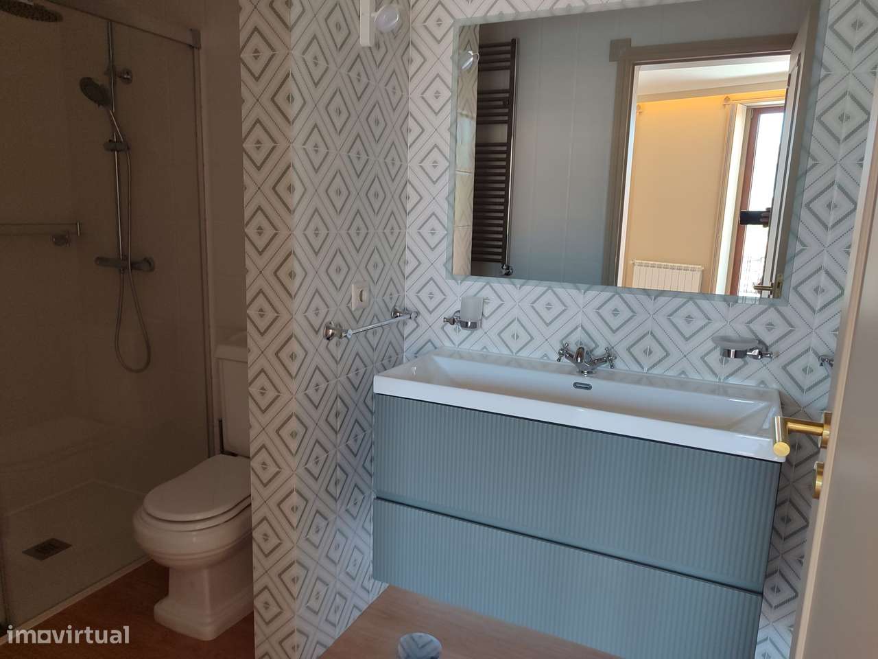 Excelente Moradia  2 frentes + Garagem + Terraço c/ Barbecue + Jardim-25