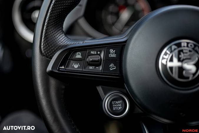 Alfa Romeo Stelvio 2.0 Turbo 16V AT8-Q4 Veloce - 21