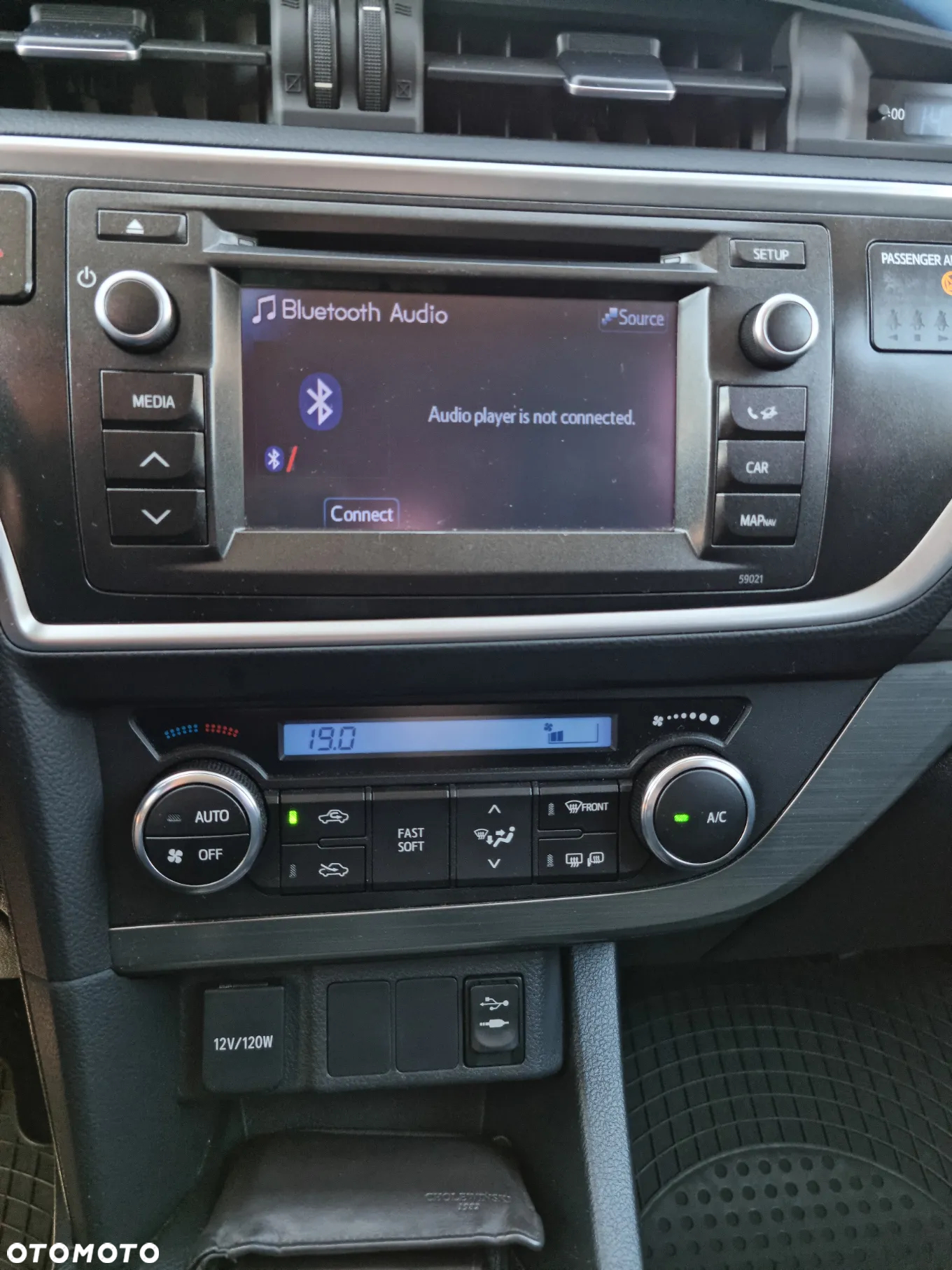 Toyota Auris 1.6 Premium Comfort - 12