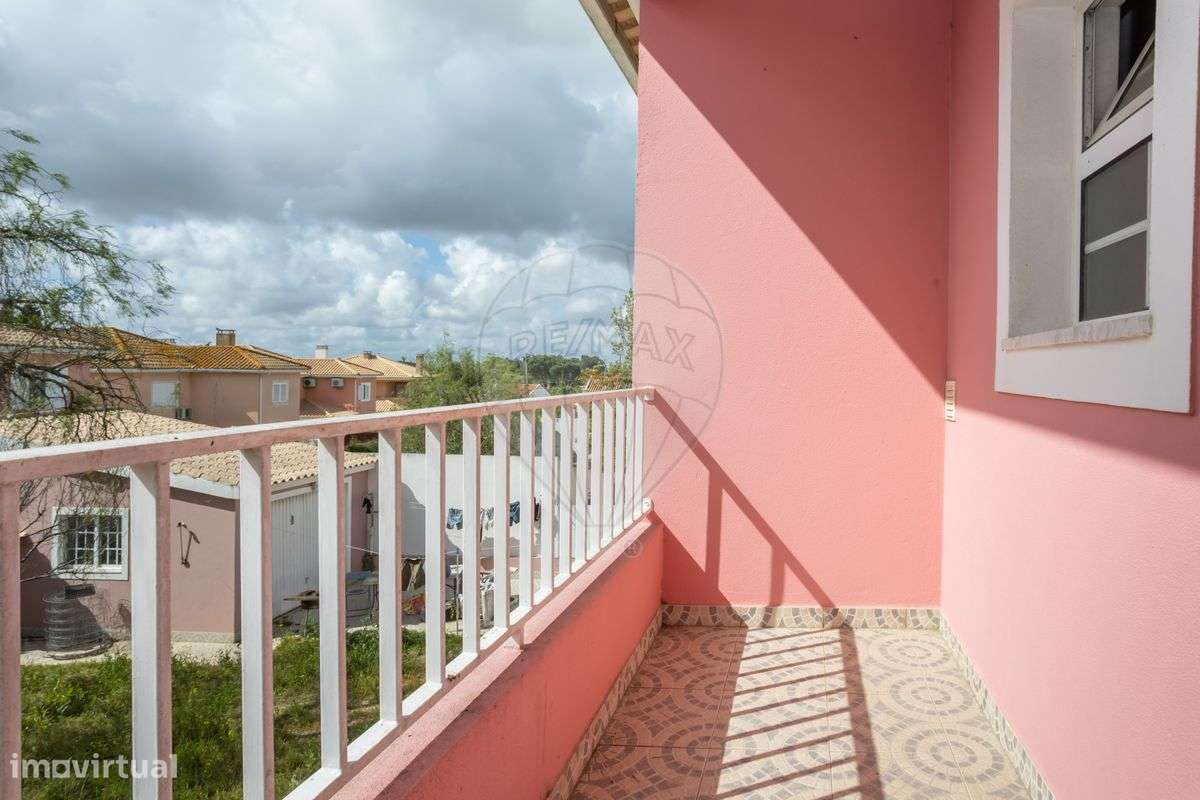 Moradia T4 em Quinta do Anjo-41