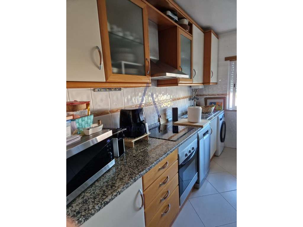 Apartamento T2 com lugar de Garagem e Elevador-12