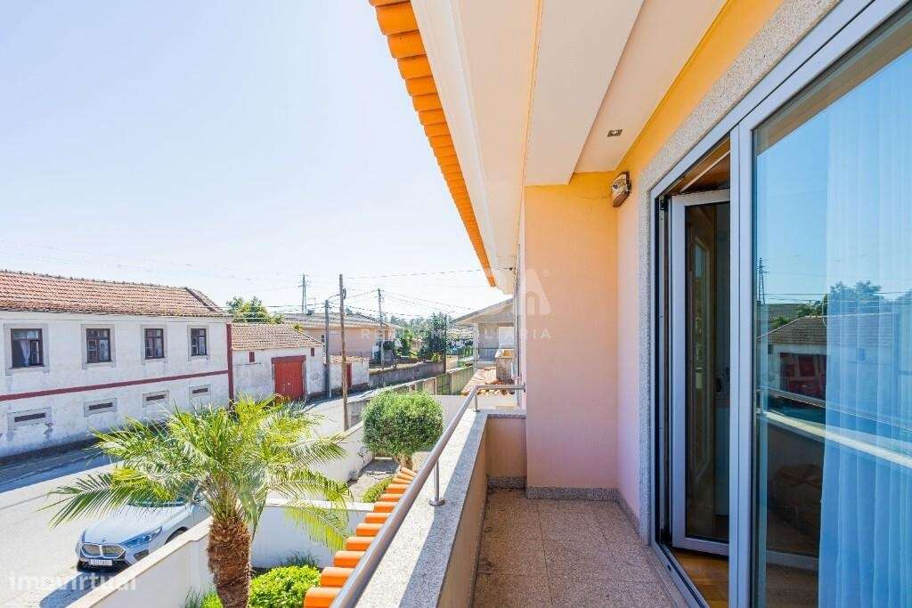 Excelente moradia geminada T4 em Santa Maria da Feira-49