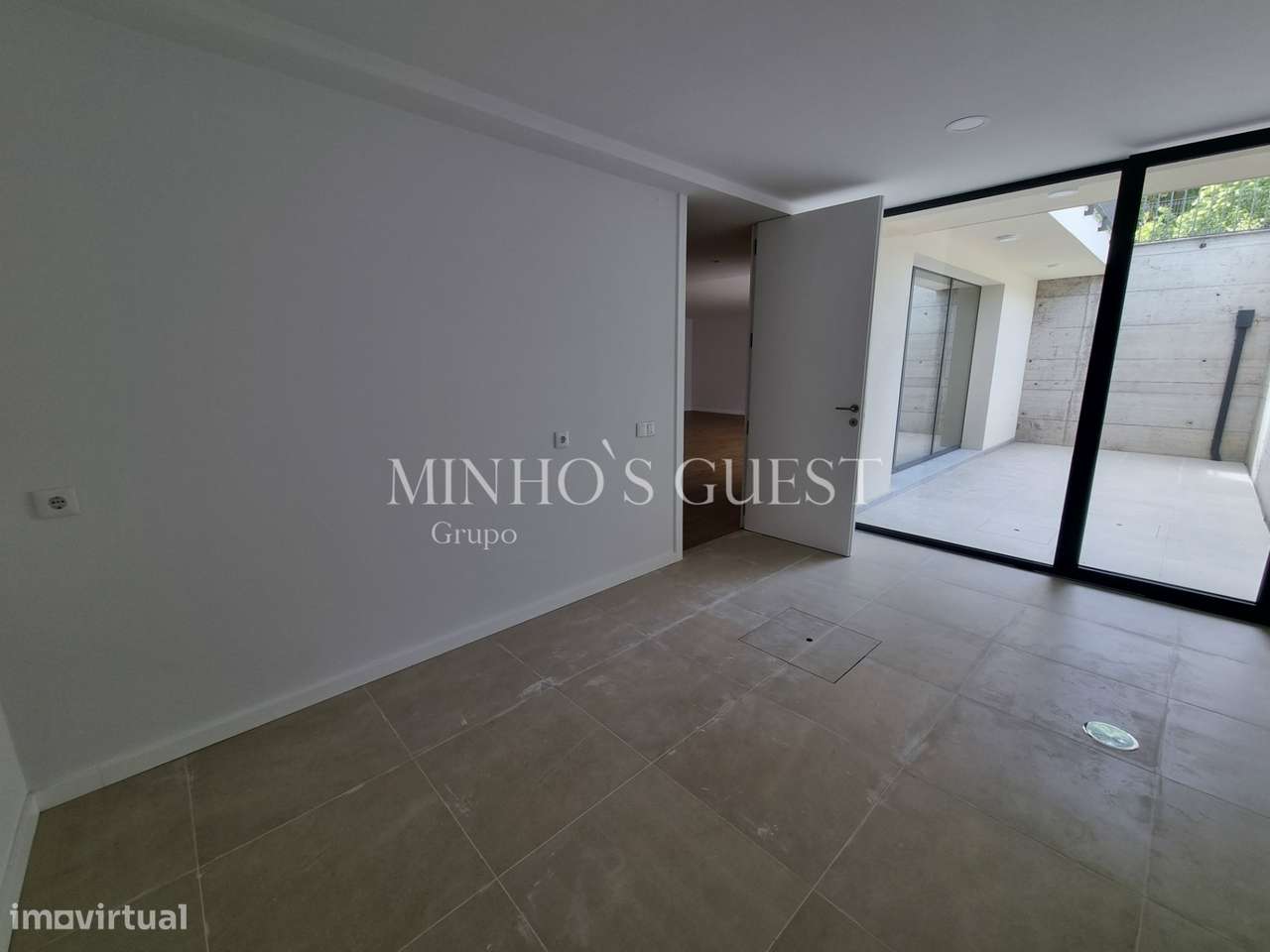 Moradia em Banda c/ 3 Suites e Logradouro - Braga-31