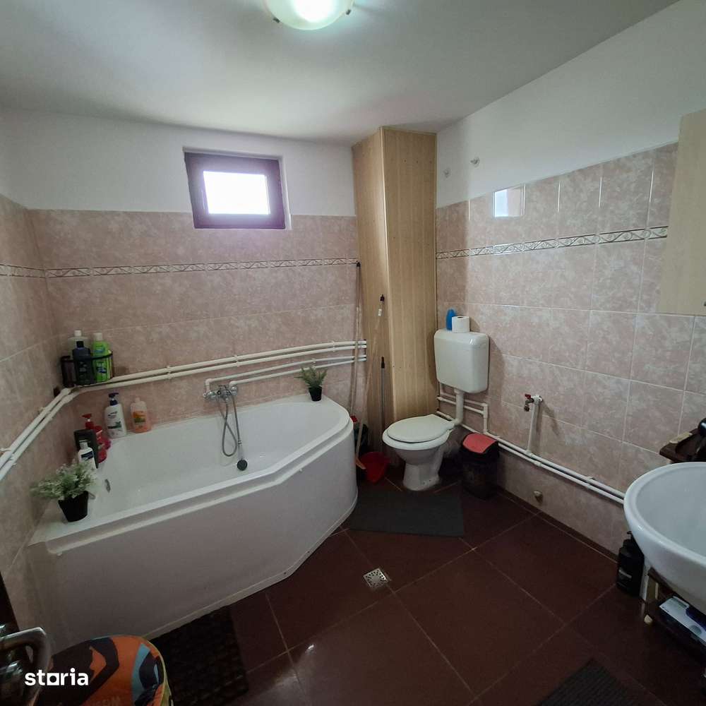 Casa în Focșani - liniște, confort și tot orașul la câțiva pași-11