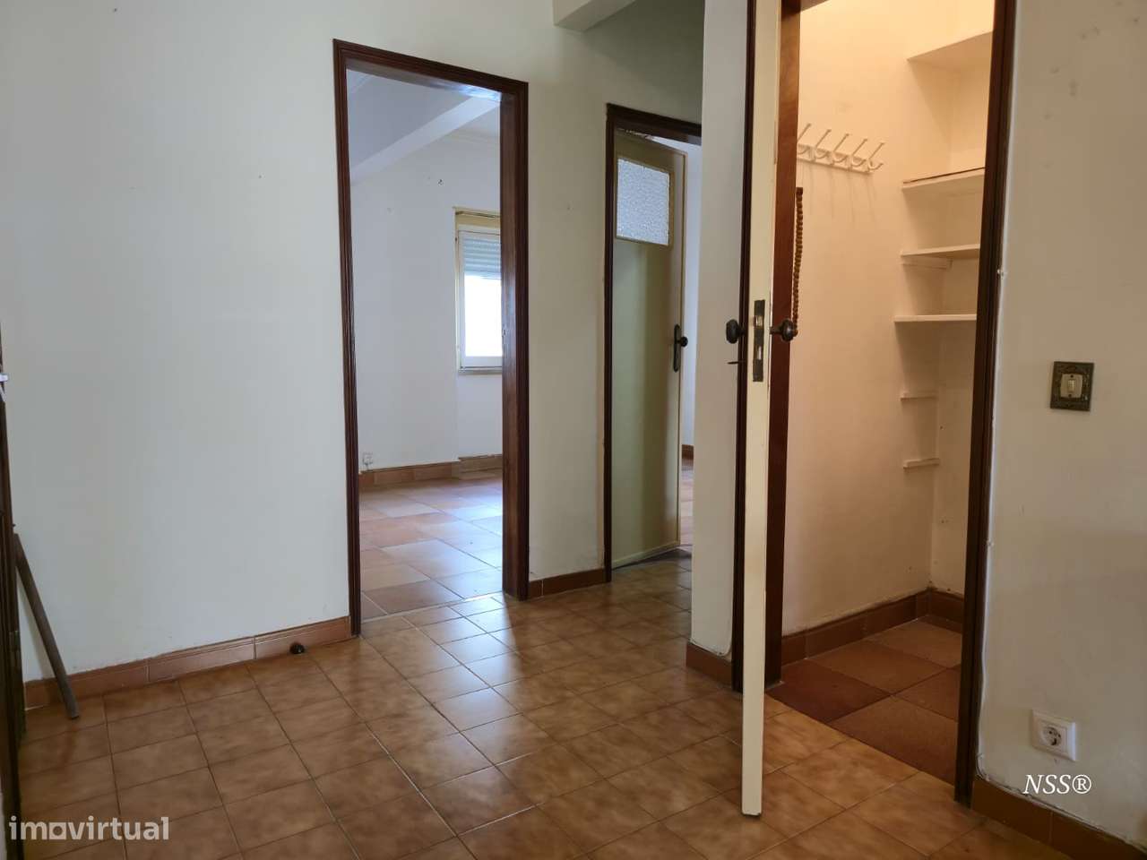 Apartamento T2 com quintal e anexo na Amadora-19
