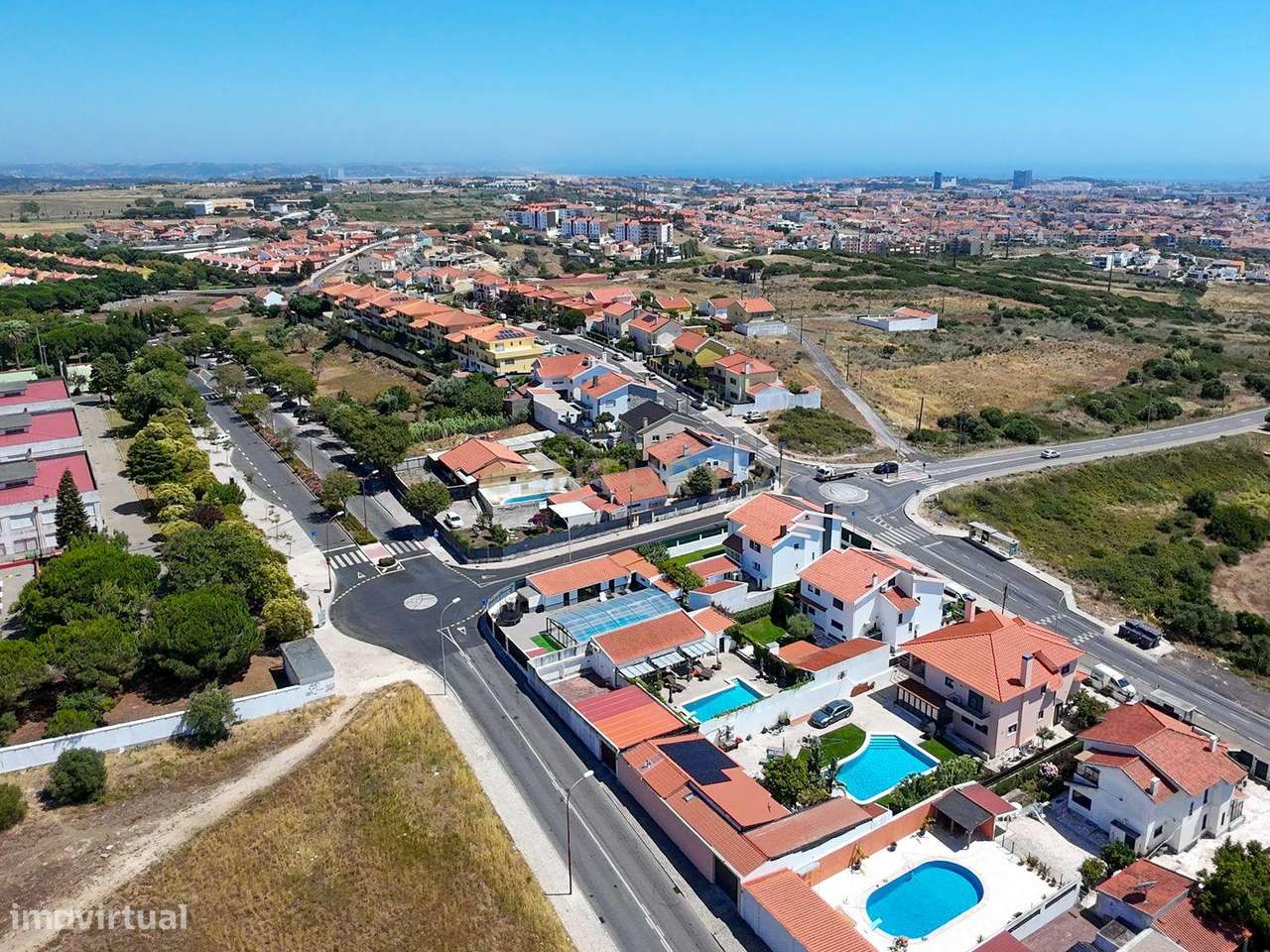Apartamento Único T2 de 82m2 com Terraço de 75m2 em Porto Salvo-34