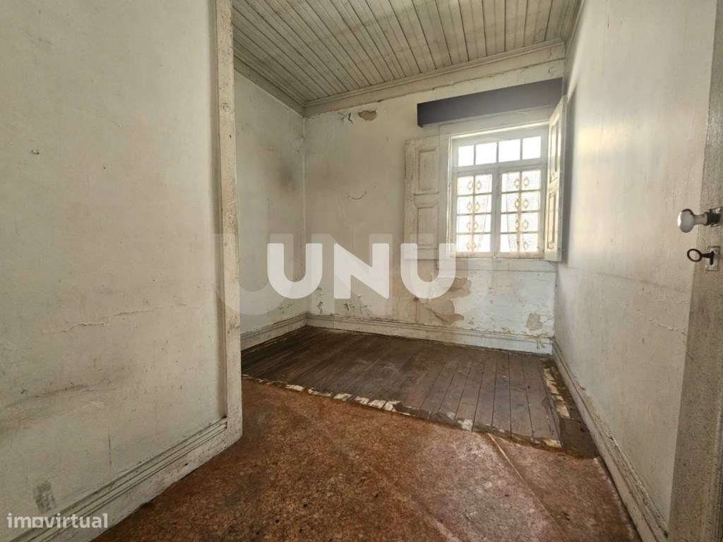 Prédio Urbano - Pleno Centro da Cidade de Viseu-4