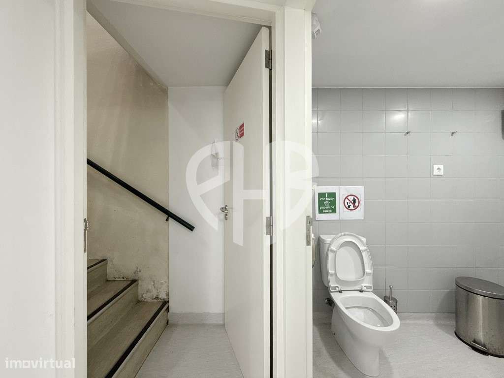 Edifício Comercial 2 Pisos // Rua do Padrão - Pedroso-16