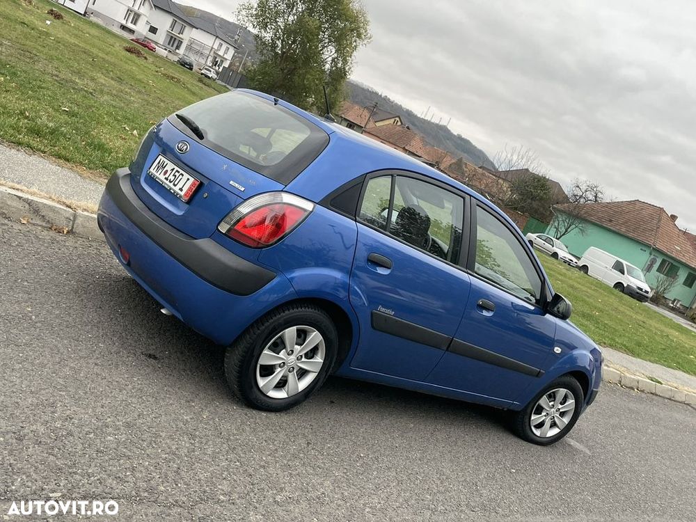 Second hand Kia Rio - 2 590 EUR, 140 000 km - Autovit