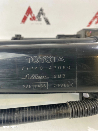 Filtr węglowy Toyota Prius III 10-15 - 5