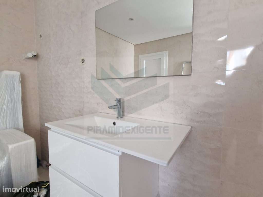 Moradia Isolada, Fernão Ferro, 2 Suítes, open space 46m2-9