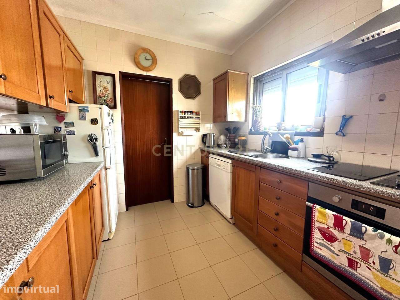 CAPARIDE-Moradia com 3 apartamentos independentes-29