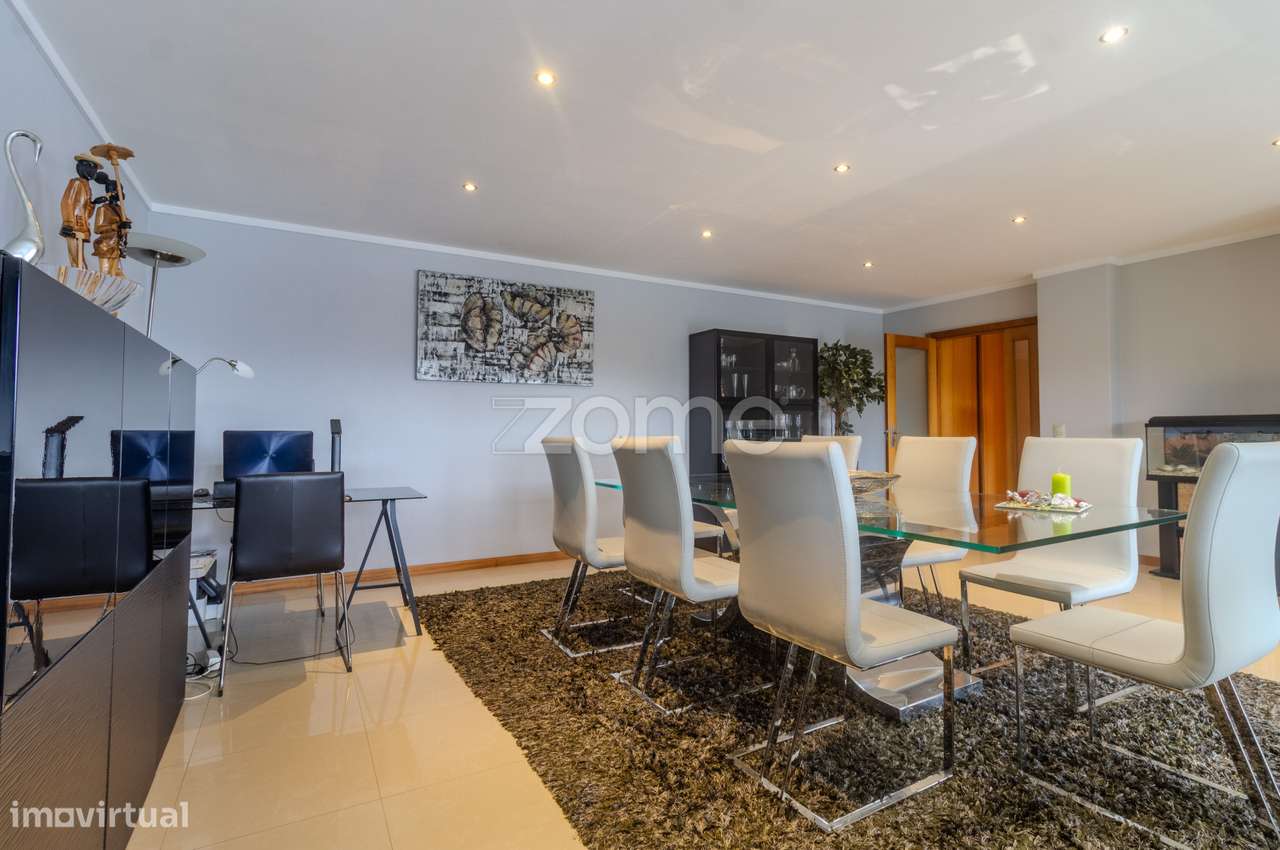 Moradia T3 | 3 Suítes e Piscina com Vista Rio-46