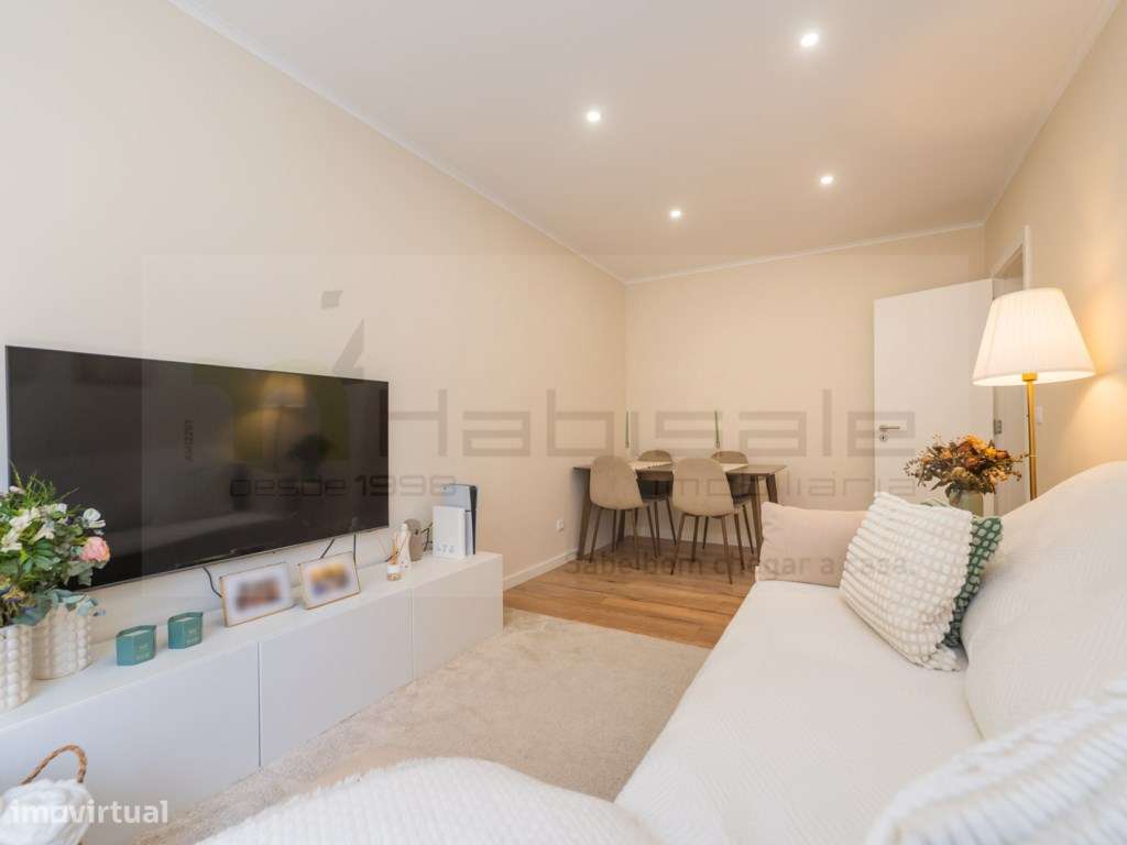 Apartamento T2 totalmente remodelado junto à estação.-11