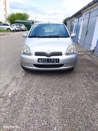 Toyota Yaris 1.0 Base - 1