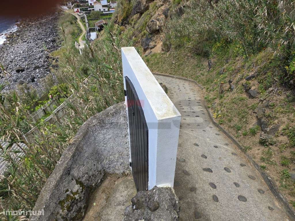 Terreno com Ruína e Acesso Direto ao Mar na Exclusiva Rocha da Relva-24