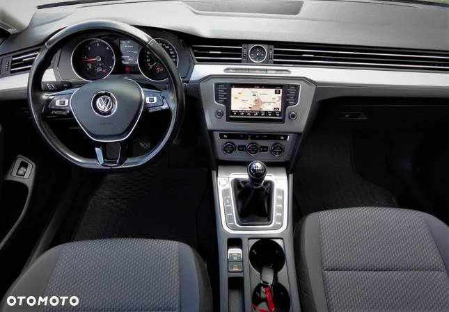Volkswagen Passat 2.0 TDI SCR Trendline - 9