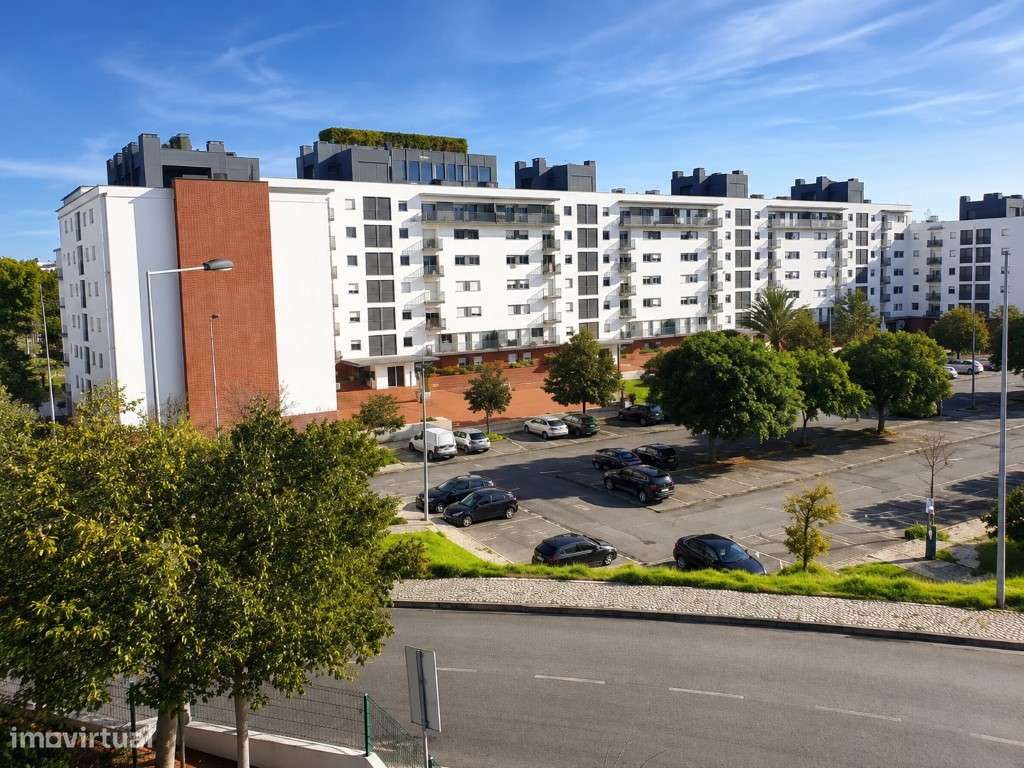 excelente apartamento T2 com Estacionamento em Telheiras Norte, jun...-0