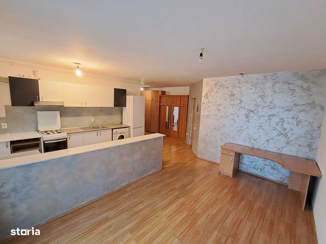 Apartament 2 cam 56 mp,balcon inchis 5,98 mp, zona Florilor Floresti-1