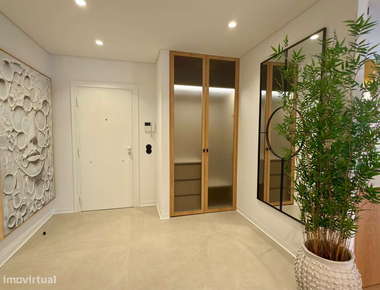Apartamento T1 Remodelado e Mobilado na Costa da Guia, Cascais-5