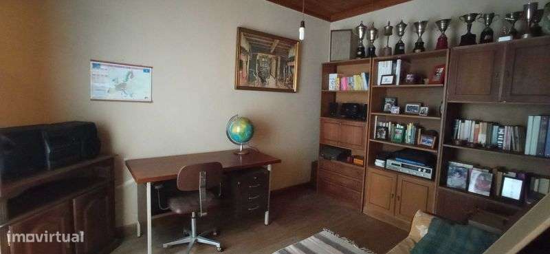 Casa de estilo rústico com excelente localização. Junto ao parque. - Grande imagem: 4/11