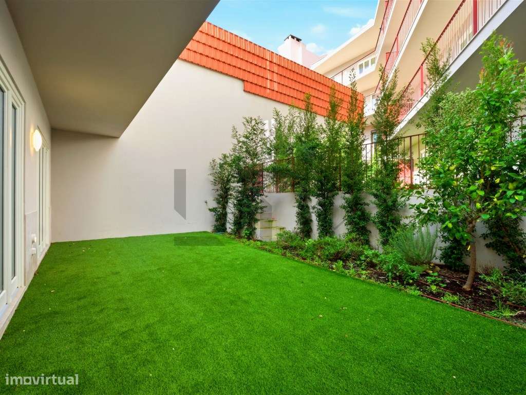 Apartamento T3 com Garagem para Venda junto à Av. da Liberdade, Lisboa-0