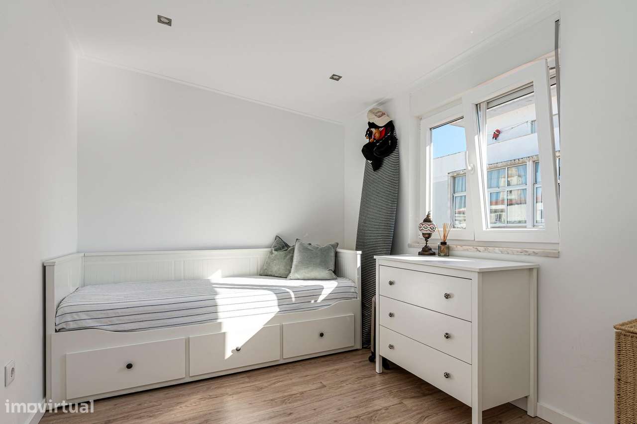 T2+1 Dúplex Remodelado com 4 Varandas e Vista Cristo Rei – Almada-22