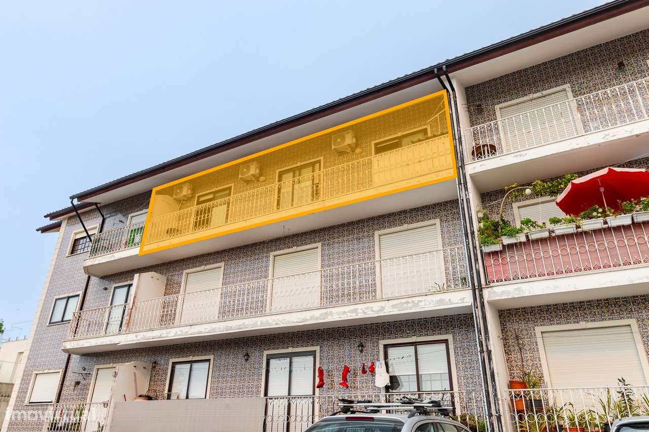 T3 de Excelência com T0 Independente, Garagem Fechada e 3 Lugares de E-40