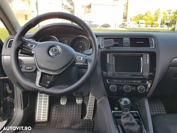 Volkswagen Jetta 1.2 TSI Comfortline - 4