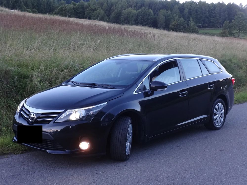 Toyota Avensis III (2009-) 2.0 D-4D Premium 2012