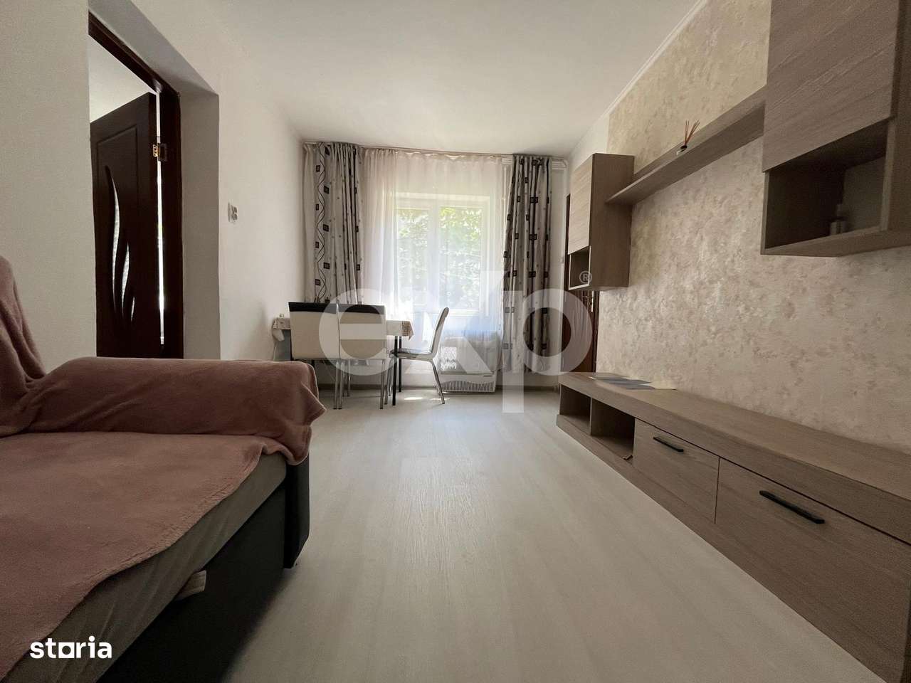 Vanzare 2 camere mobilat si utilat parter central Gaesti-1