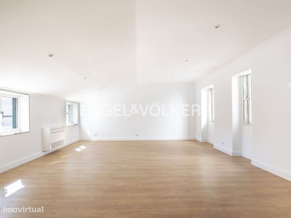 Penthouse T2 Renovada com Varanda na Estrela - Grande imagem: 3/30