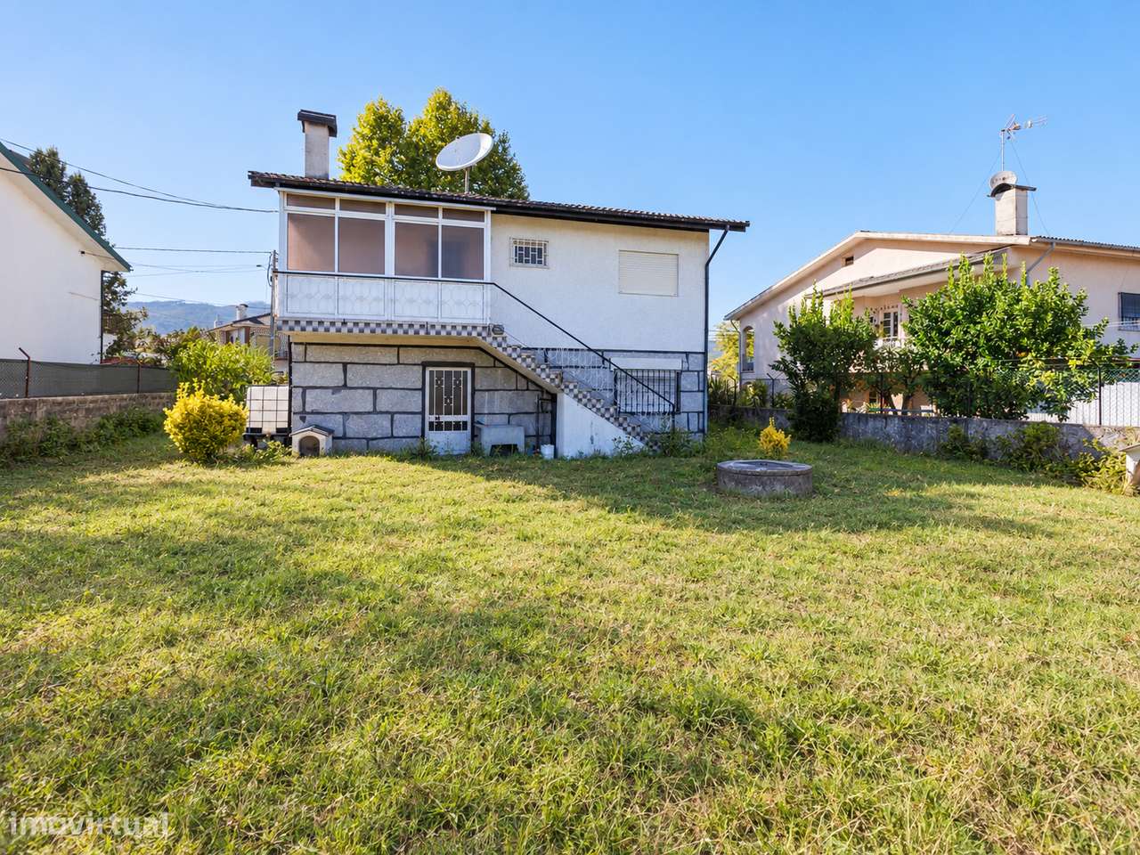 Moradia T3 com amplo terreno em Caldas das Taipas-6