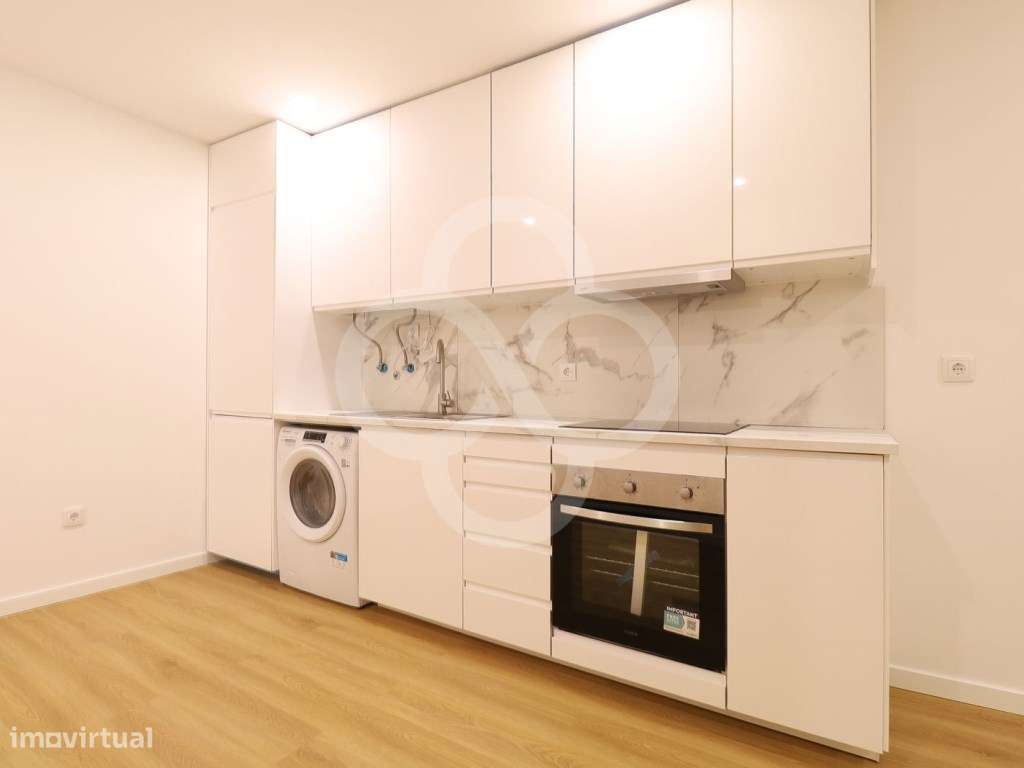 Loja remodelada para T2 na Brandoa com cozinha equipada Brandoa Ama... - Grande imagem: 4/14