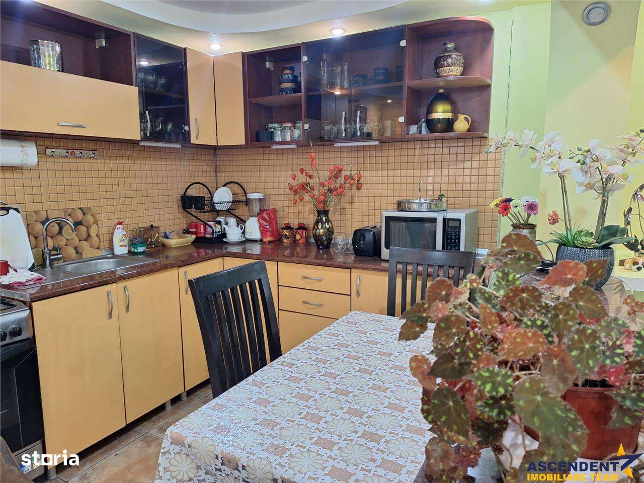 Casa Bartolomeu, pe doua nivele, stil deosebit, curte comuna - Imagine principală: 4/18