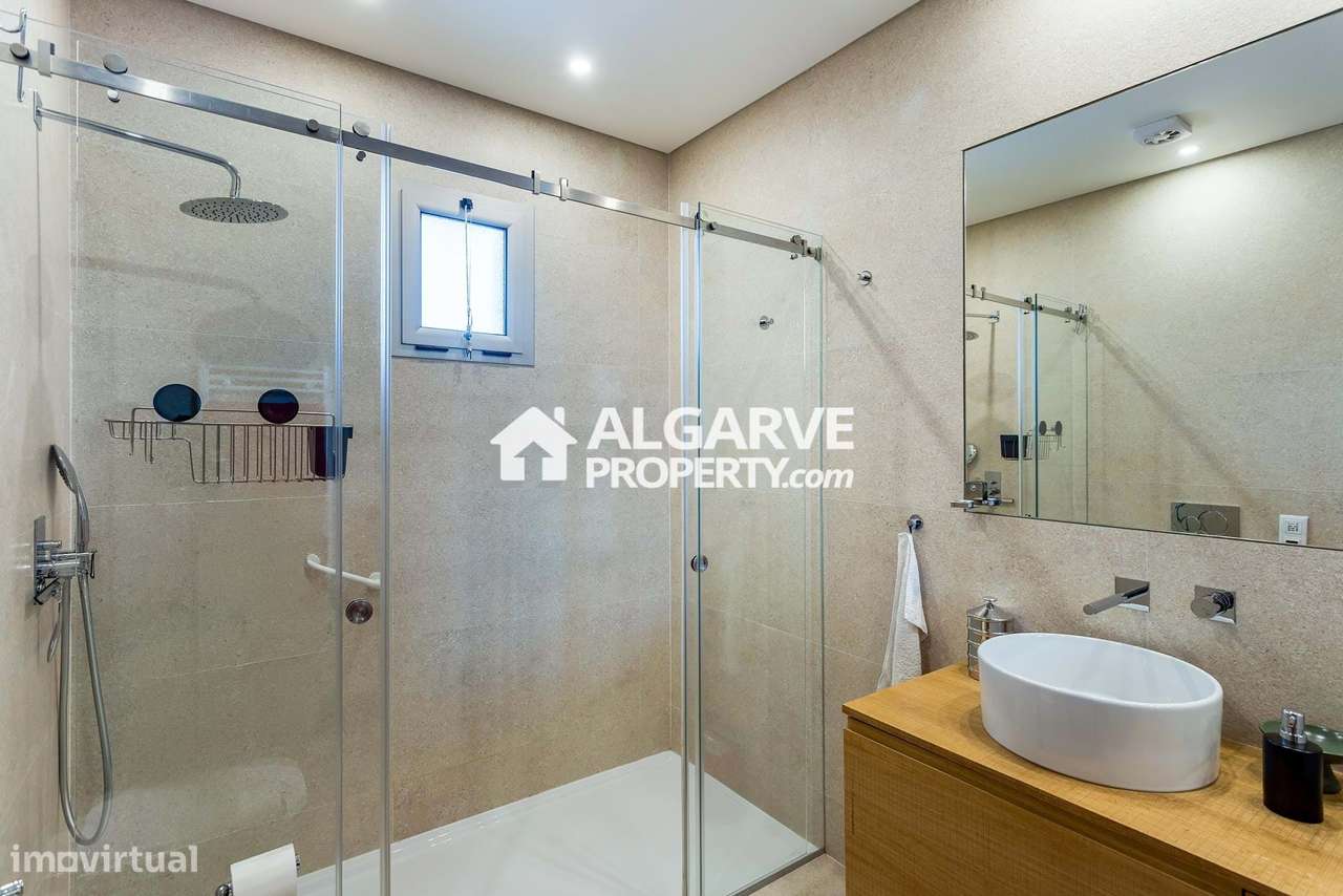 Excelente T2 Moderno com amplo terraço perto da Praia — Quarteira, Alg-24