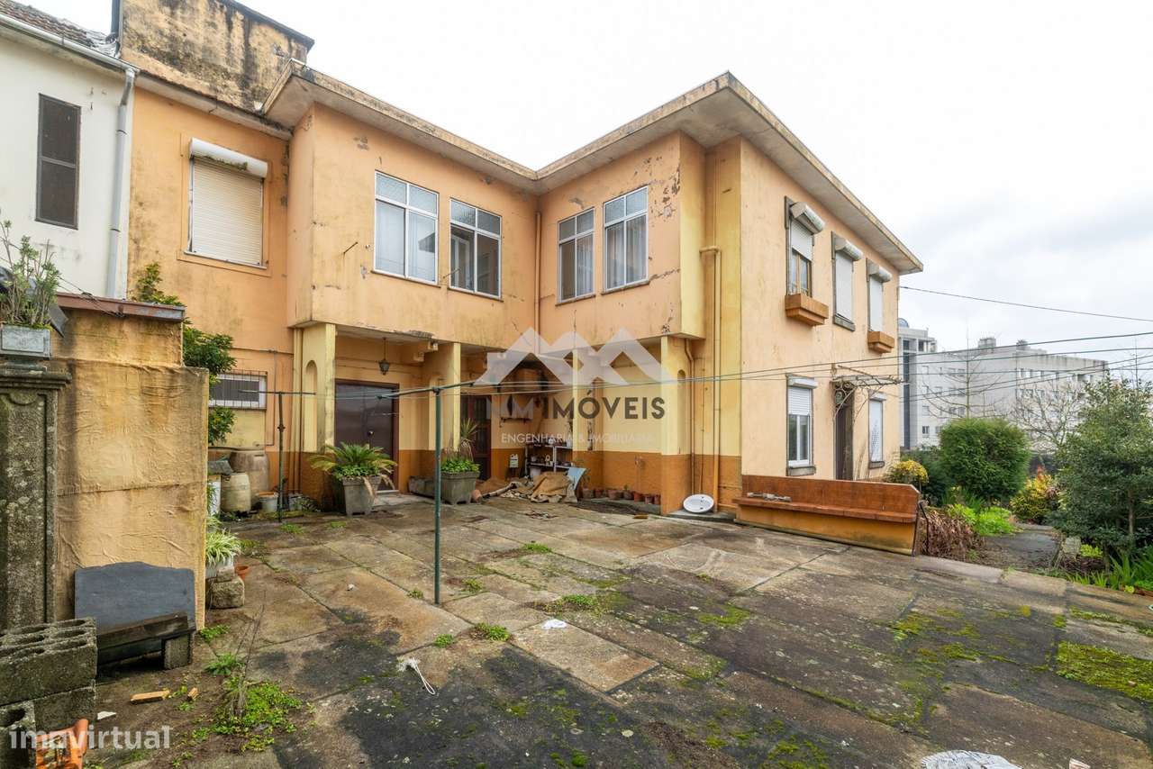 Moradia T6 | Águas Santas | Garagem | Jardim | Investimento - Grande imagem: 5/34