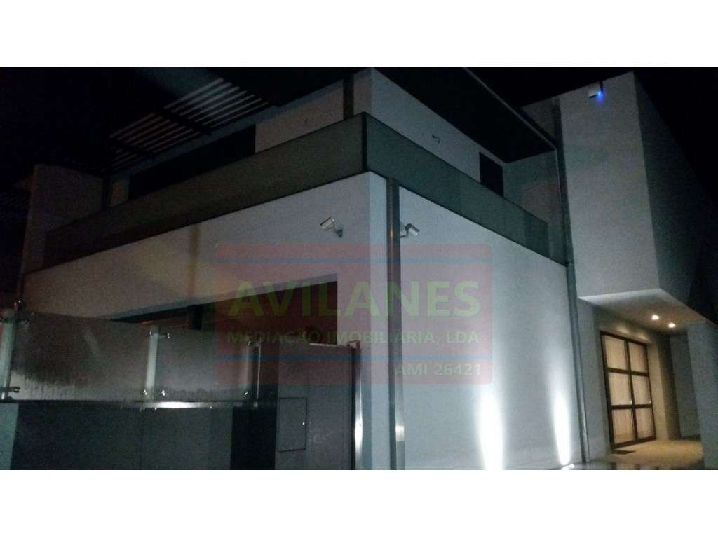 MOR C/ PISCINA - LOBÃO-26