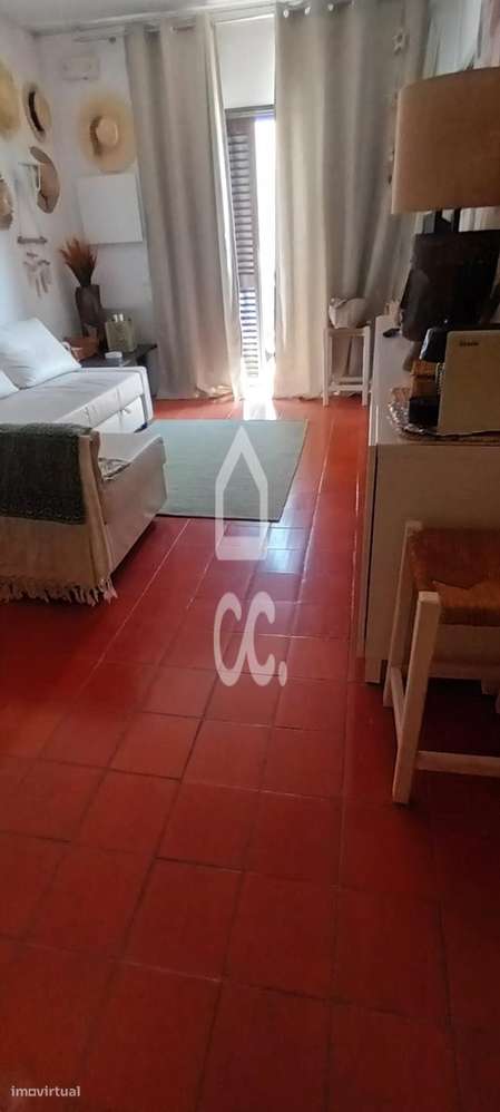 Apartamento TO convertido a T1 em condomínio fechado com 3 piscinas, c-25