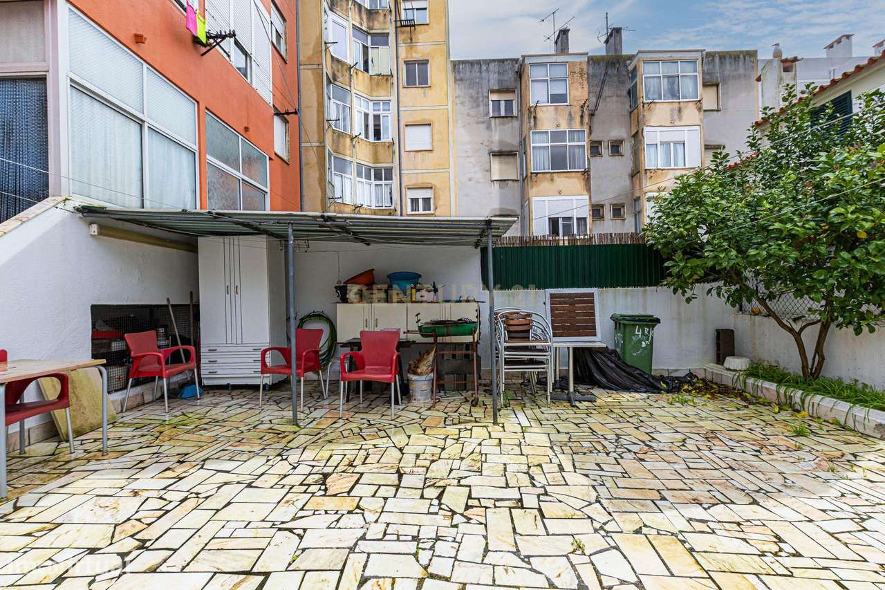 Oportunidade- T2 na Trafaria com excelente Logradouro. - Grande imagem: 5/20