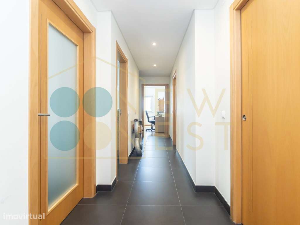 Apartamento T4 com Terraço, 3 varandas, 2 Parqueamentos e Arrecadaç...-14