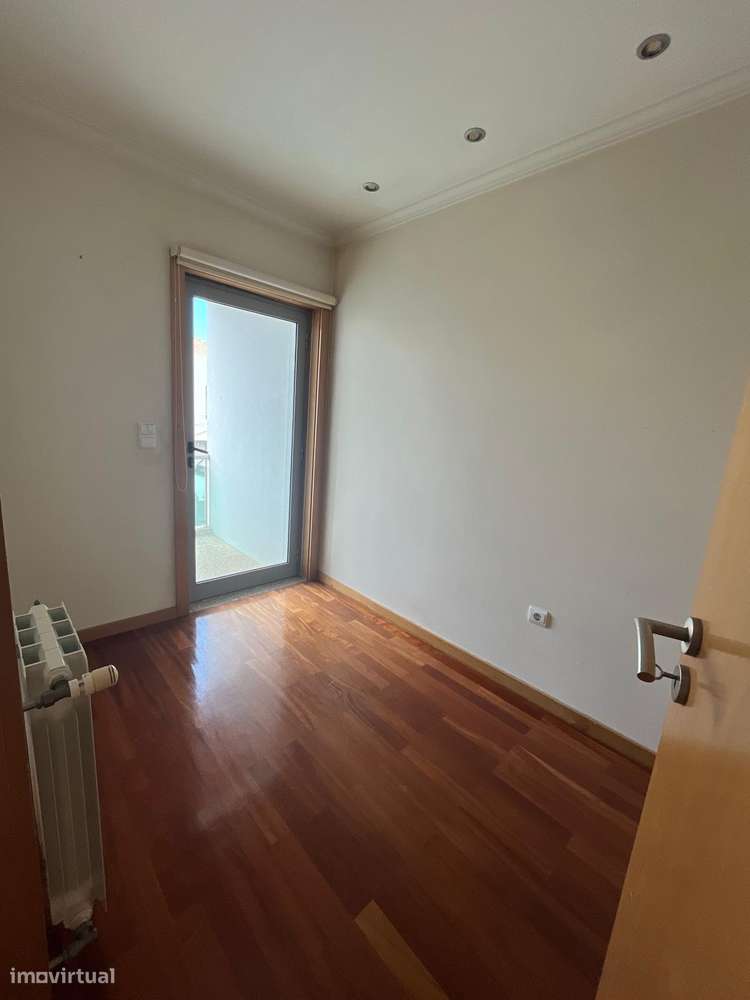 Geminada com piscina, garagem e terraço em Canidelo-51