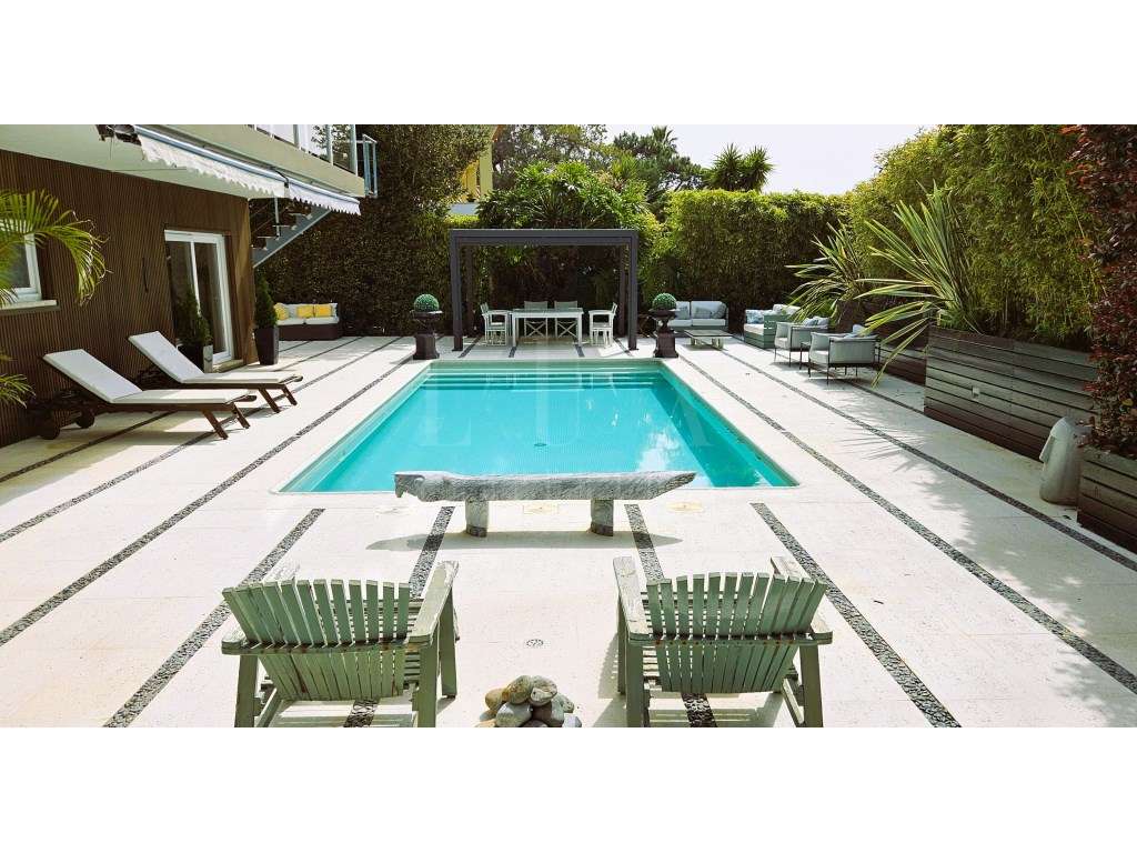 MORADIA DE LUXO NO CENTRO DO ESTORIL-1