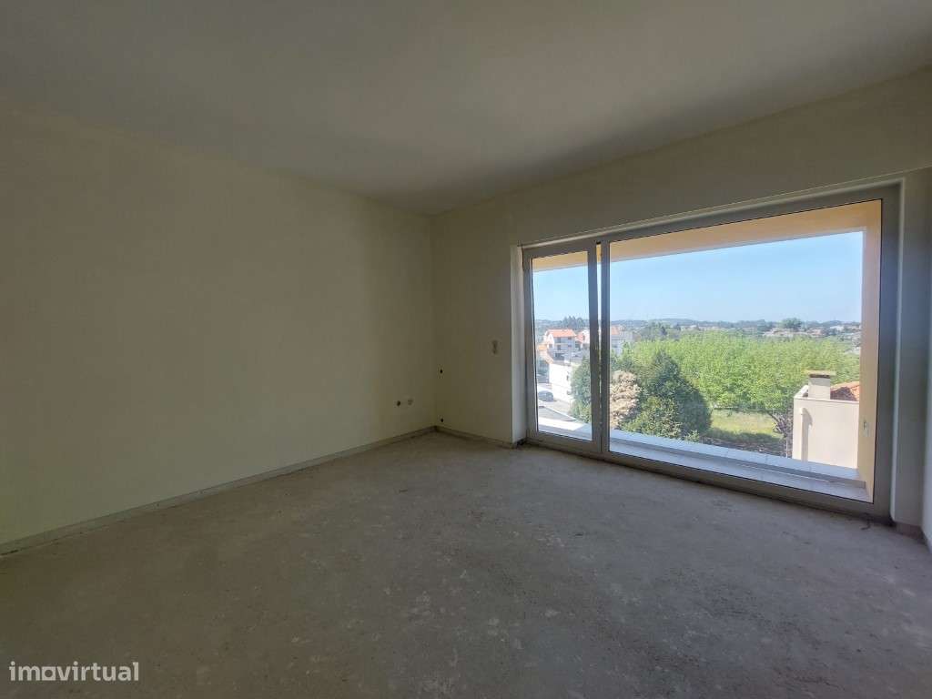 Moradia T4 + office em Pedroso-17